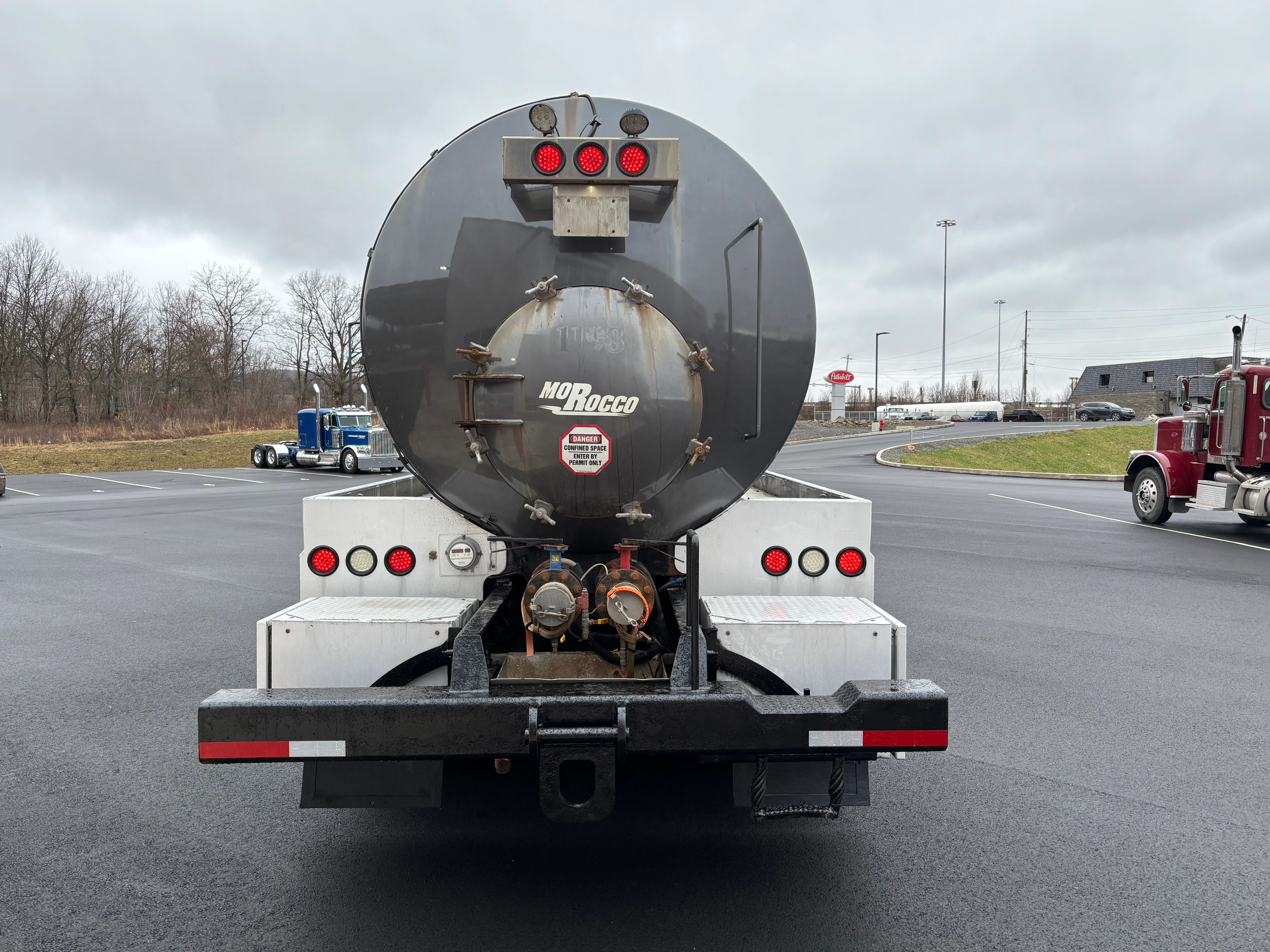 2019 Kenworth T800 - image 4