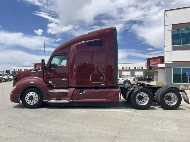 2022 Kenworth T680 in Salt Lake City, UT — photo 2