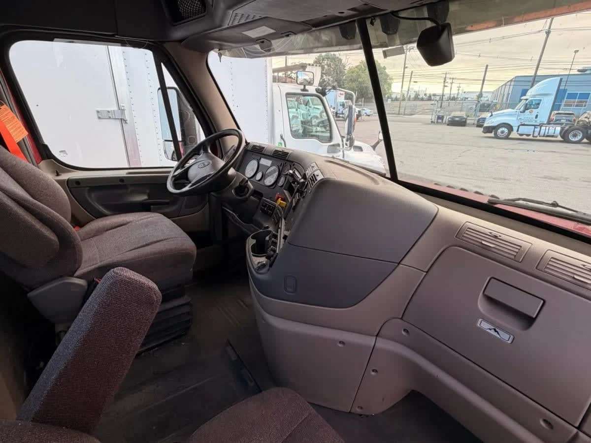 2019 Freightliner Cascadia in Newark, NJ — photo 7