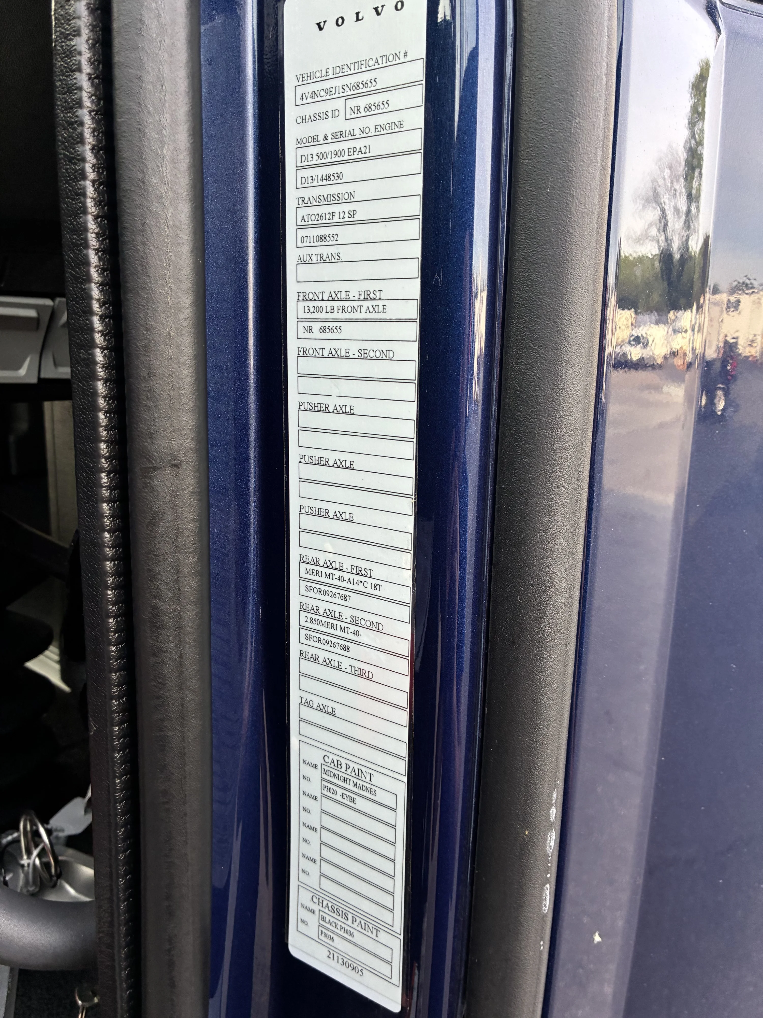 2025 Volvo VNL 860 - image 9