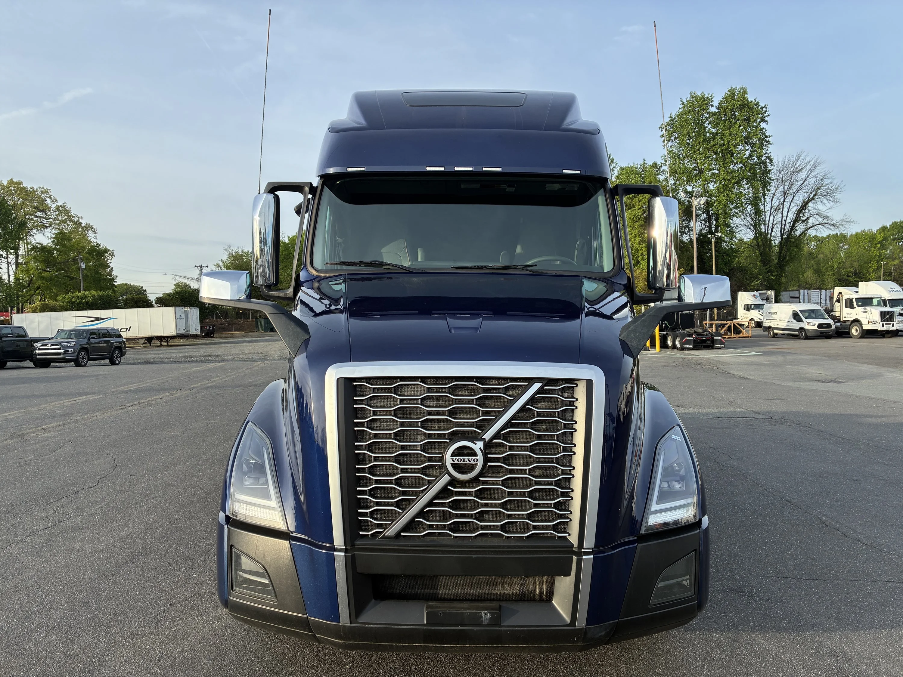 2025 Volvo VNL 860 - image 2