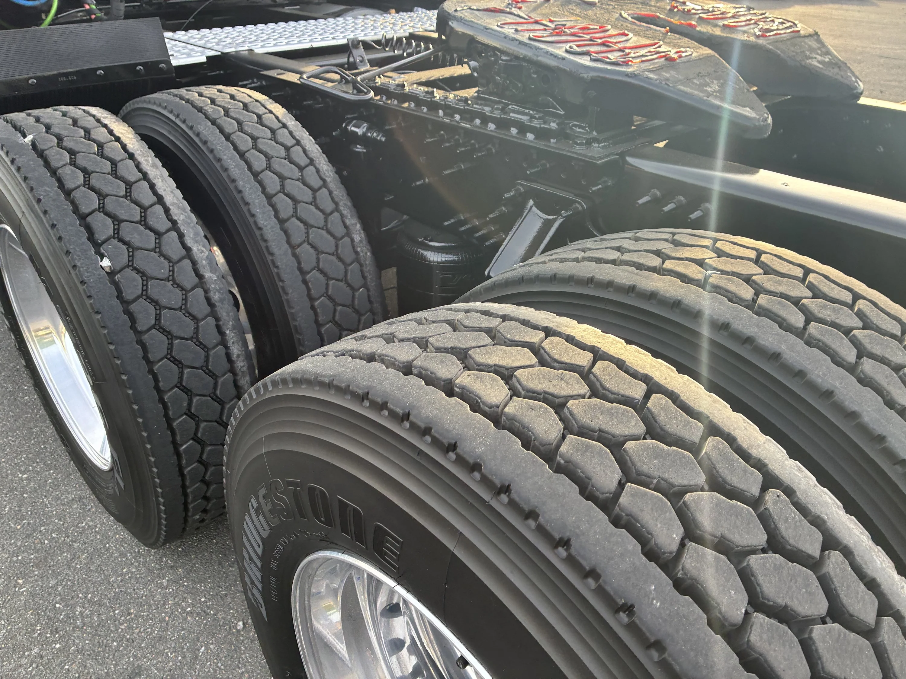 2025 Volvo VNL 860 - image 15