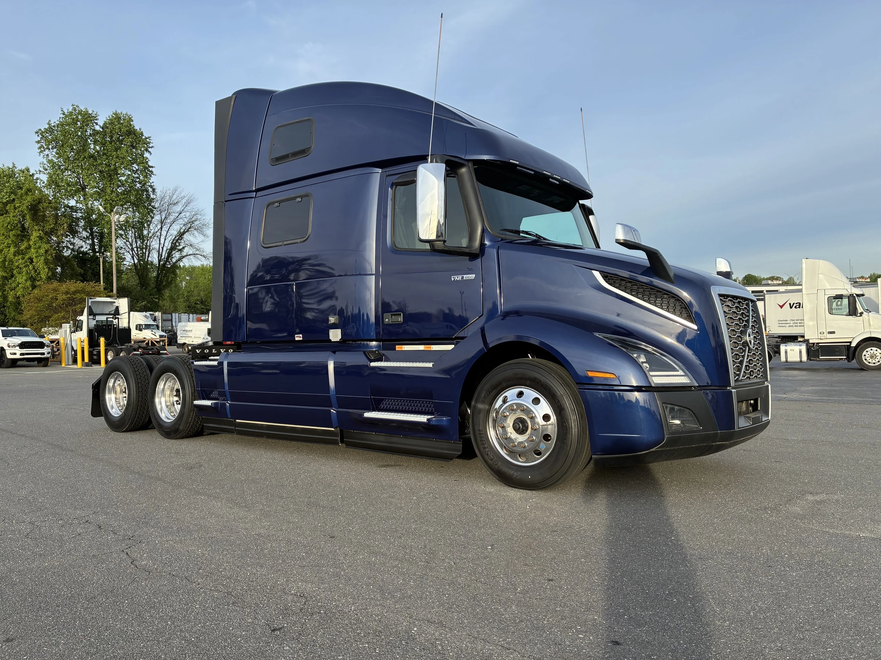 2025 Volvo VNL 860 - image 6