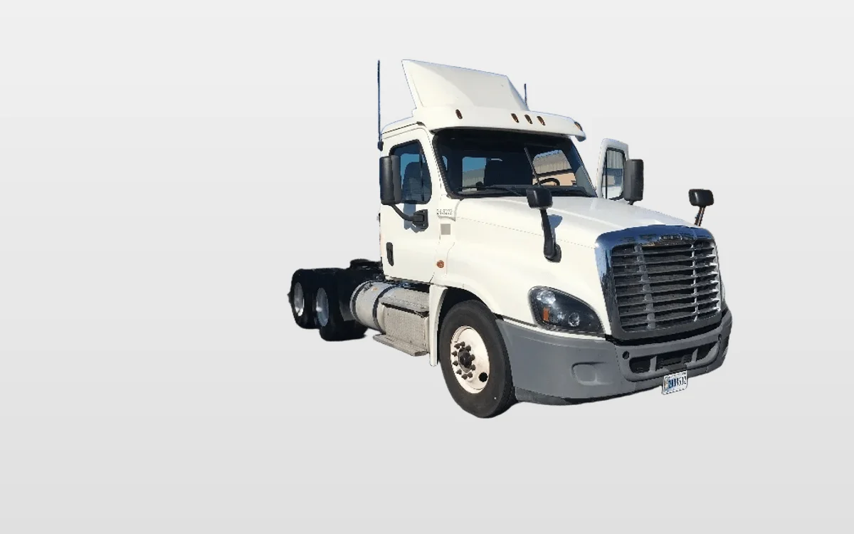2019 Freightliner Cascadia - image 1