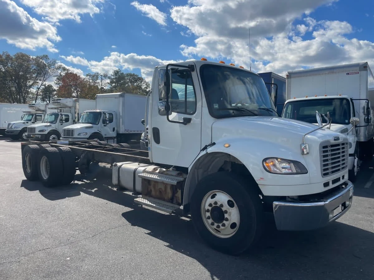 2016 Freightliner M2 106 - image 3