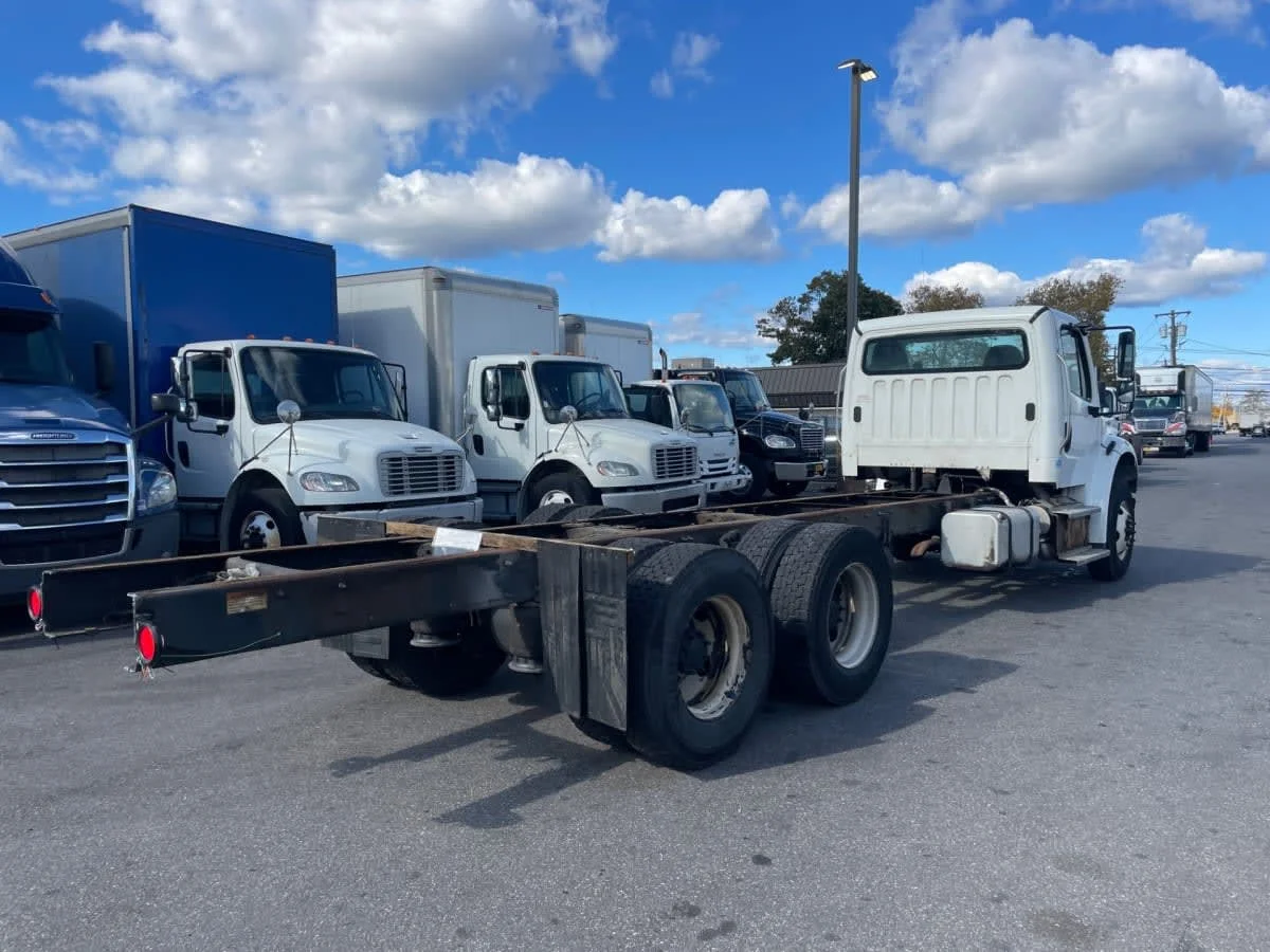 2016 Freightliner M2 106 in Farmingdale, NY — photo 4