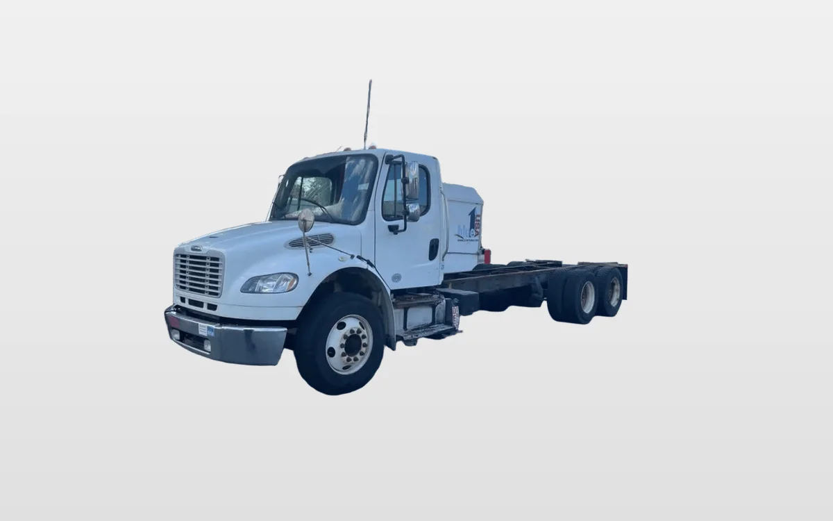 2016 Freightliner M2 106 - image 1