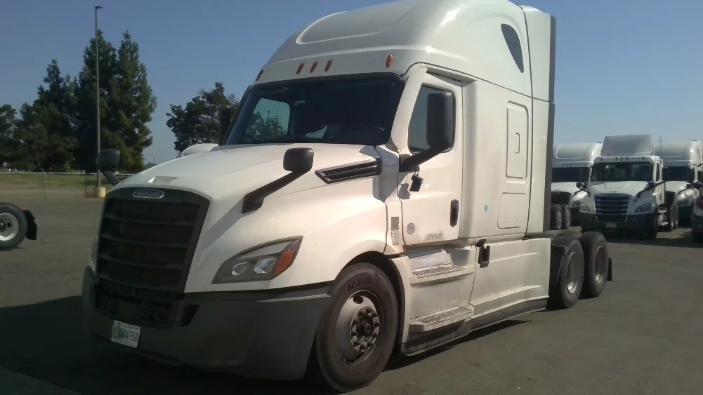 2022 Freightliner Cascadia - image 3