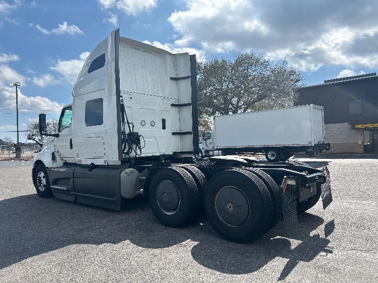 2023 International LT - image 5