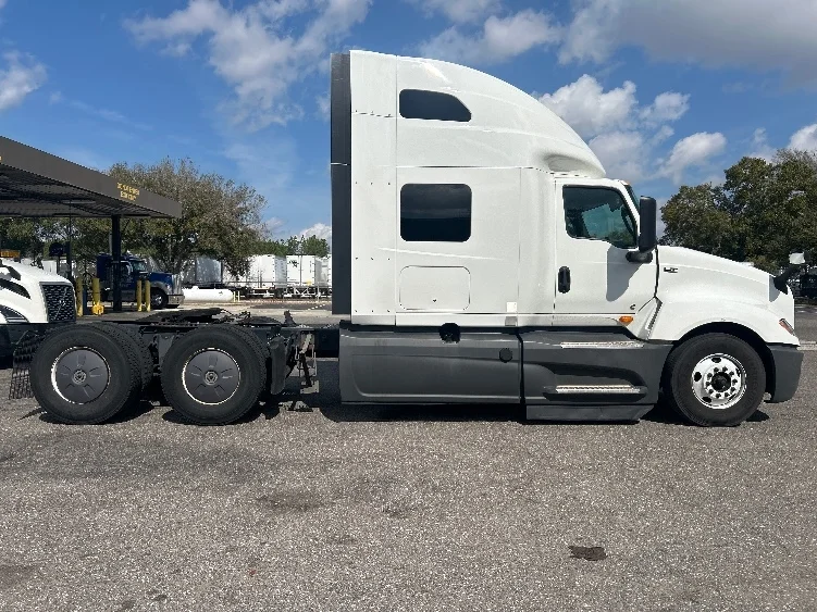 2023 International LT - image 8