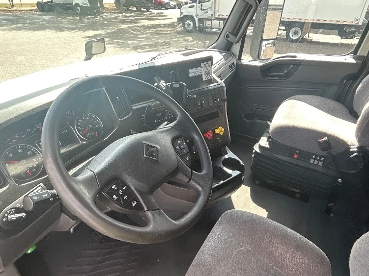 2023 International LT - image 10