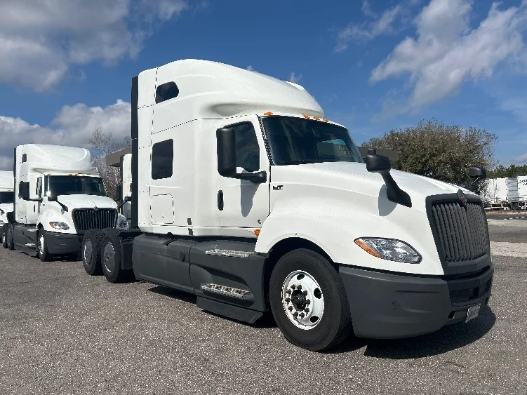 2023 International LT in Jacksonville, FL