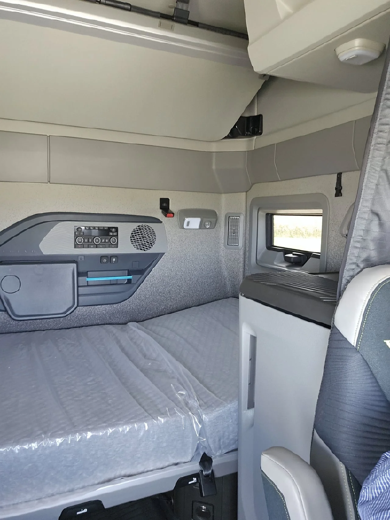 2025 Volvo in Toledo, OH — photo 10
