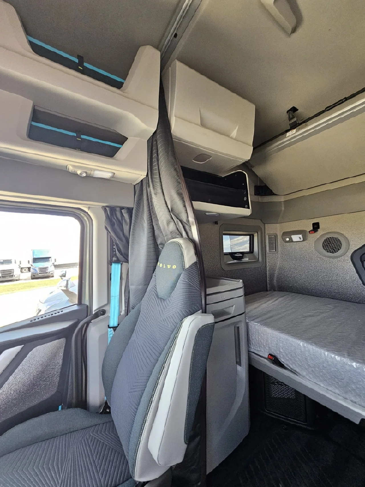 2025 Volvo in Toledo, OH — photo 9