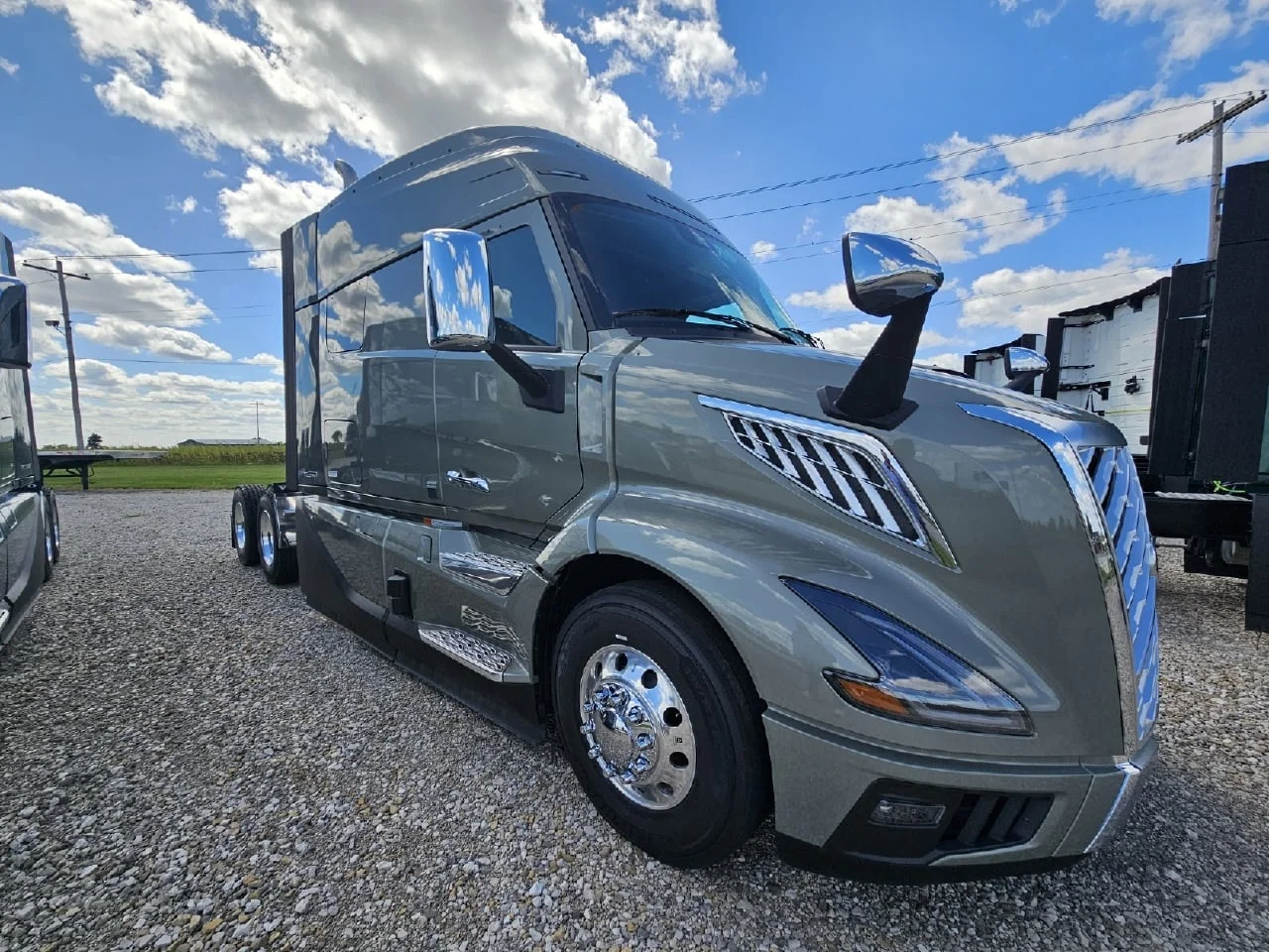 2025 Volvo in Toledo, OH — photo 2