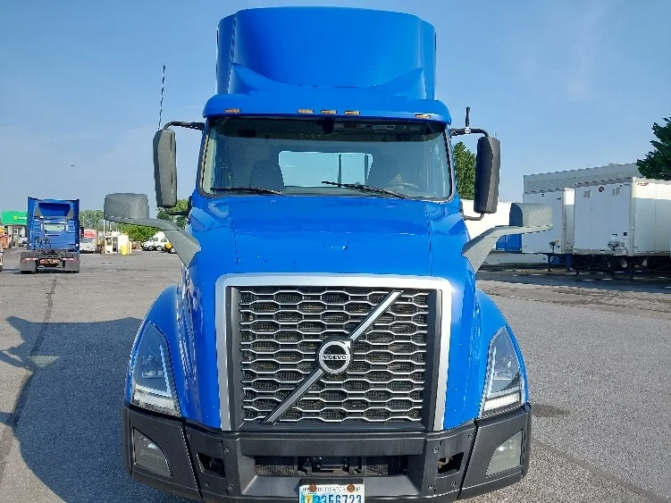 2019 Volvo VNL 300 - image 2