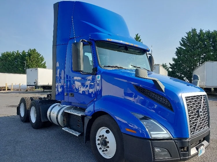 2019 Volvo VNL 300 in Harrisburg, PA