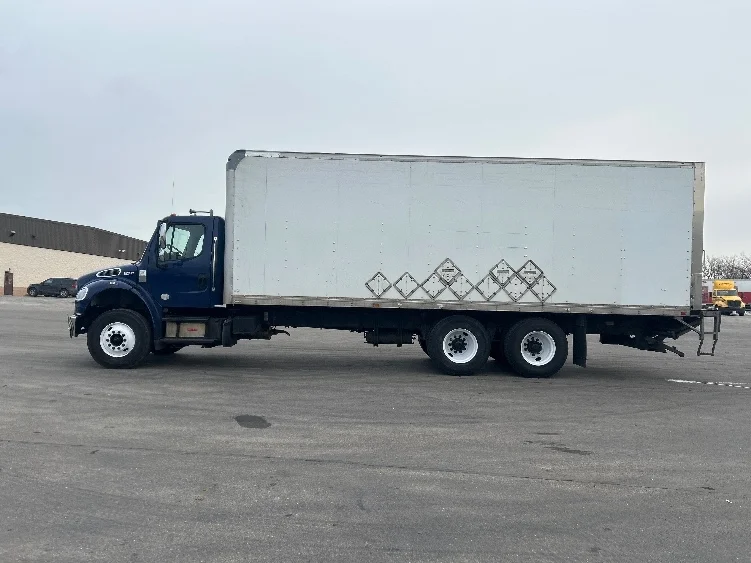 2018 Freightliner M2 106 - image 4
