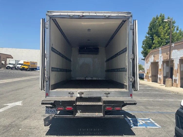 2020 Isuzu NRR in Torrance, CA — photo 9