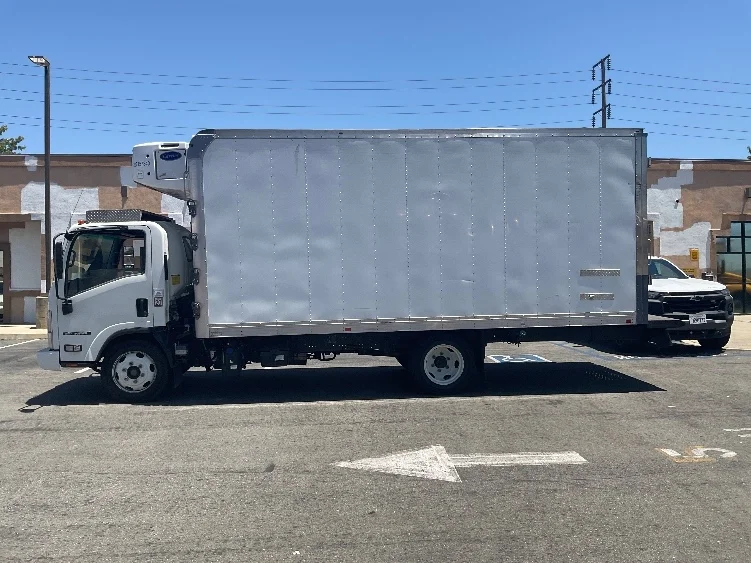 2020 Isuzu NRR in Torrance, CA — photo 4