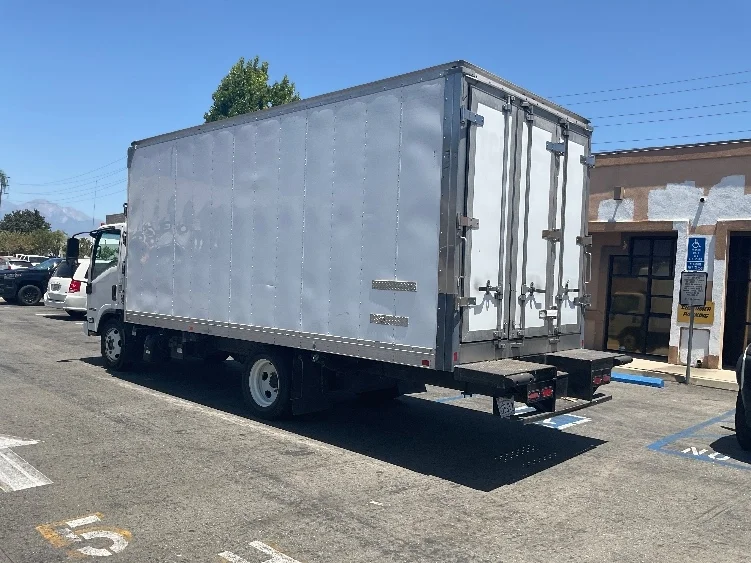 2020 Isuzu NRR in Torrance, CA — photo 6