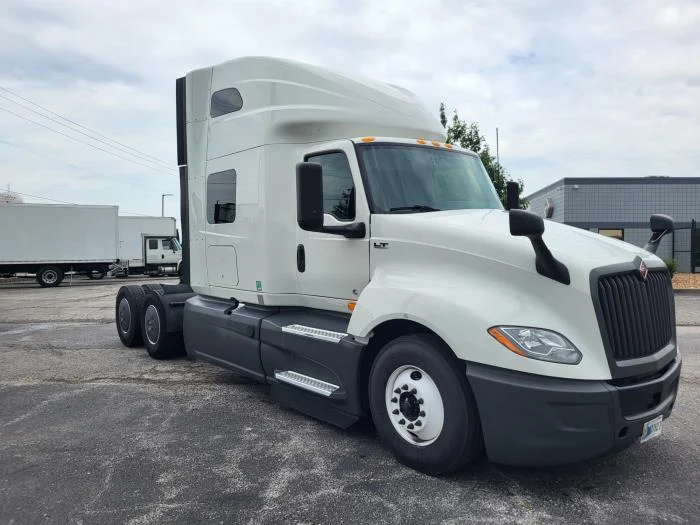 2023 International LT — photo 4