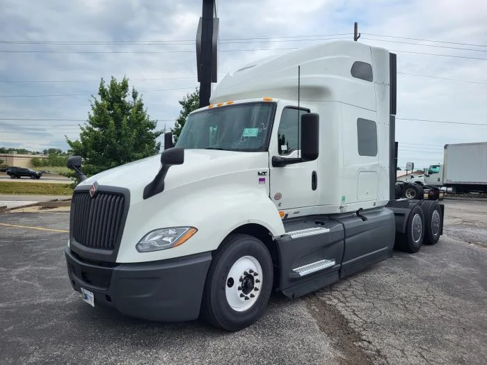 2023 International LT — photo 2