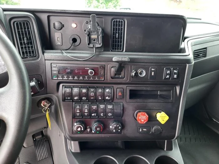 2023 International LT — photo 11