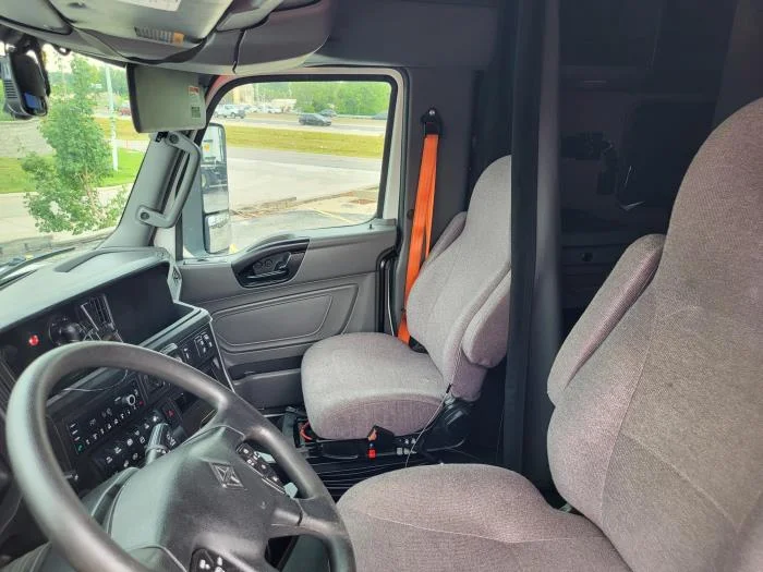 2023 International LT — photo 9