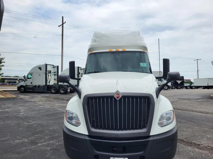 2023 International LT — photo 3