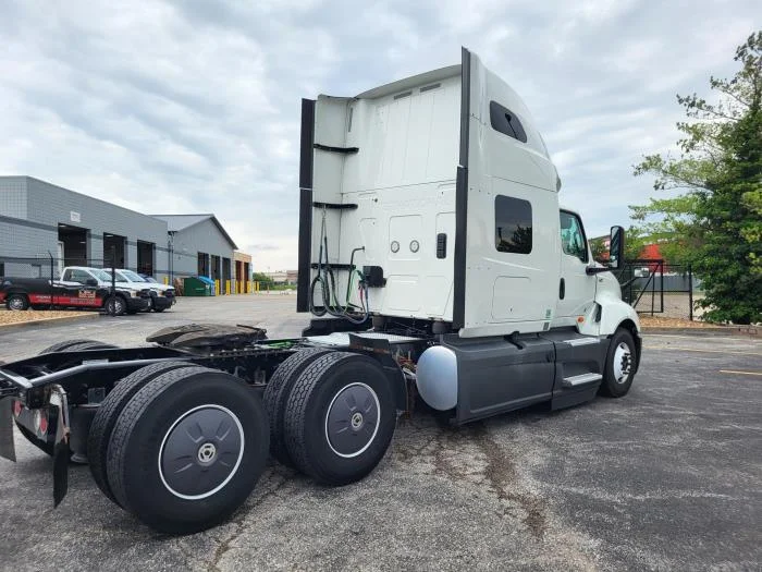 2023 International LT — photo 6