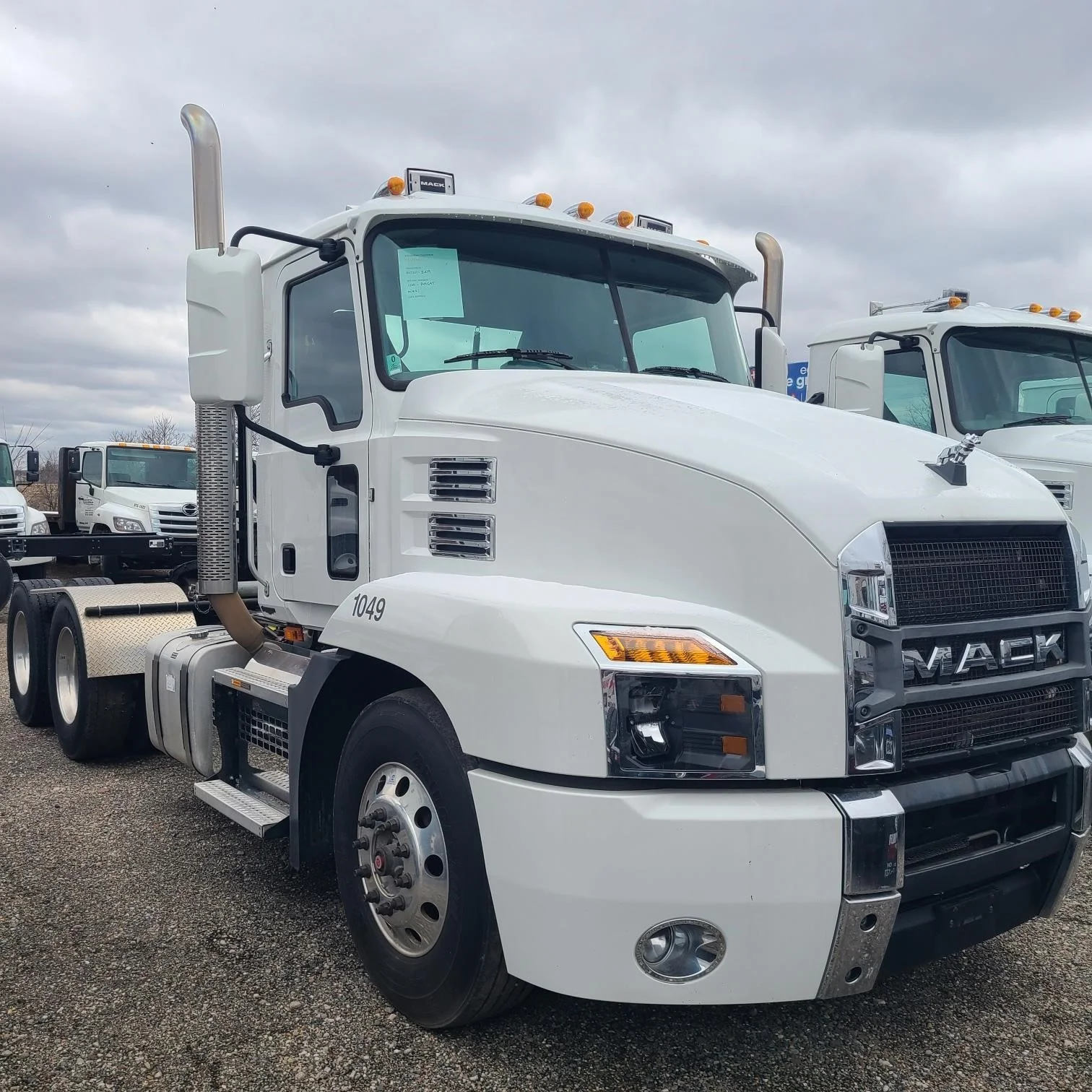 2019 Mack Anthem — photo 2