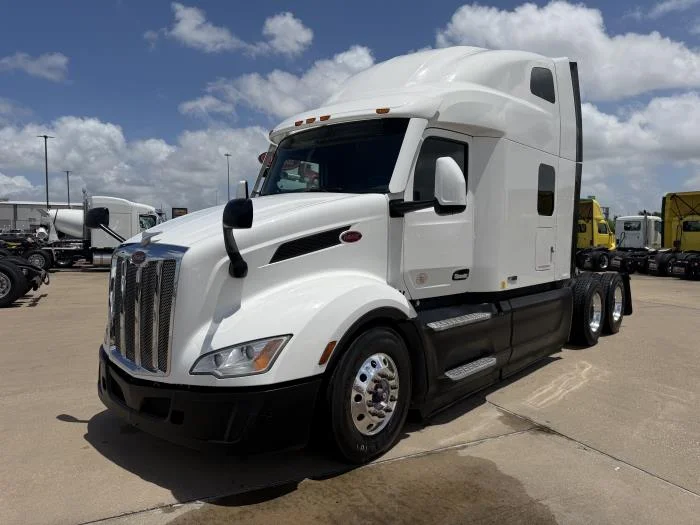 2022 Peterbilt 579 — photo 2