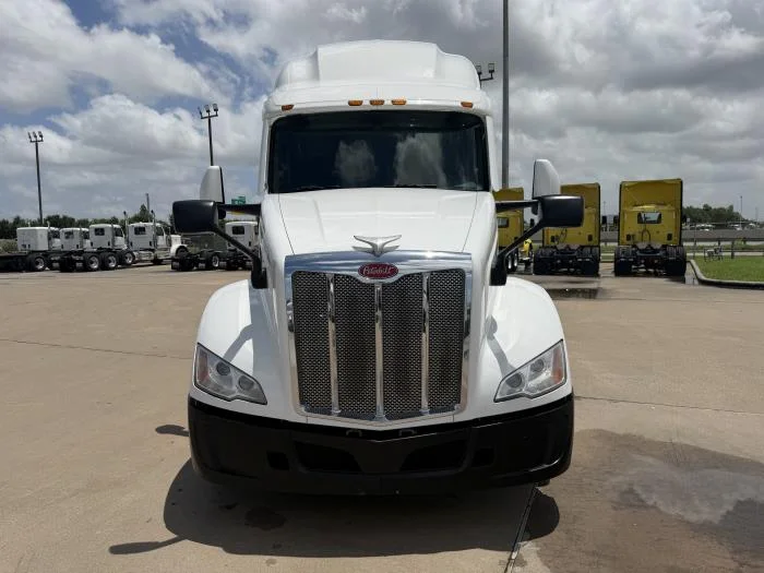 2022 Peterbilt 579 — photo 9