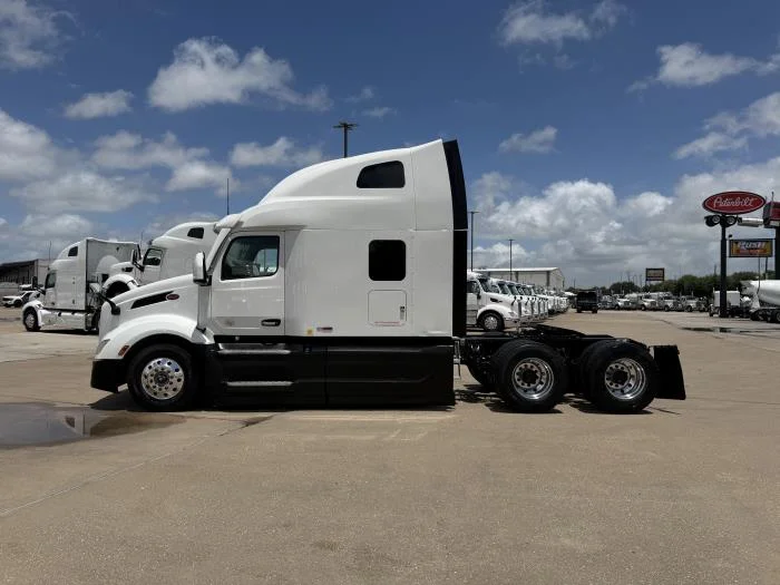 2022 Peterbilt 579 — photo 3