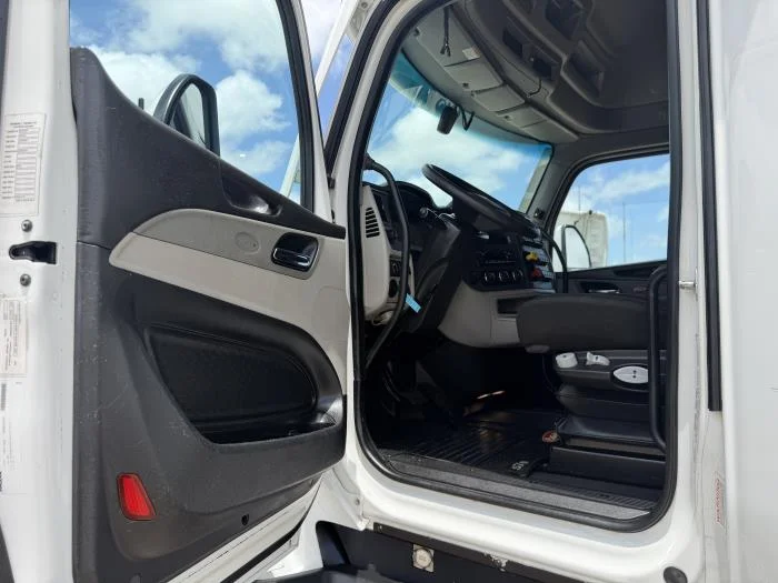 2022 Peterbilt 579 — photo 25