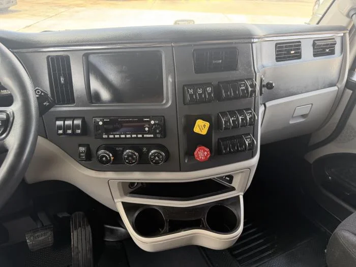 2022 Peterbilt 579 — photo 38