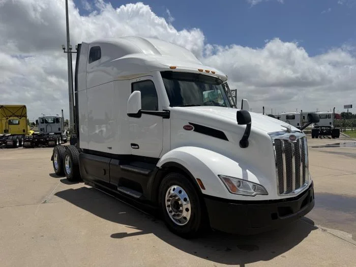 2022 Peterbilt 579 — photo 8