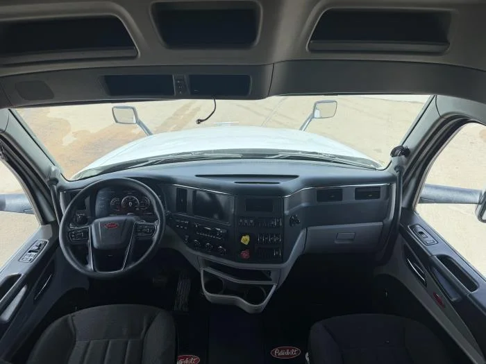 2022 Peterbilt 579 — photo 36