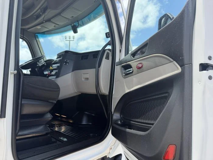 2022 Peterbilt 579 — photo 23