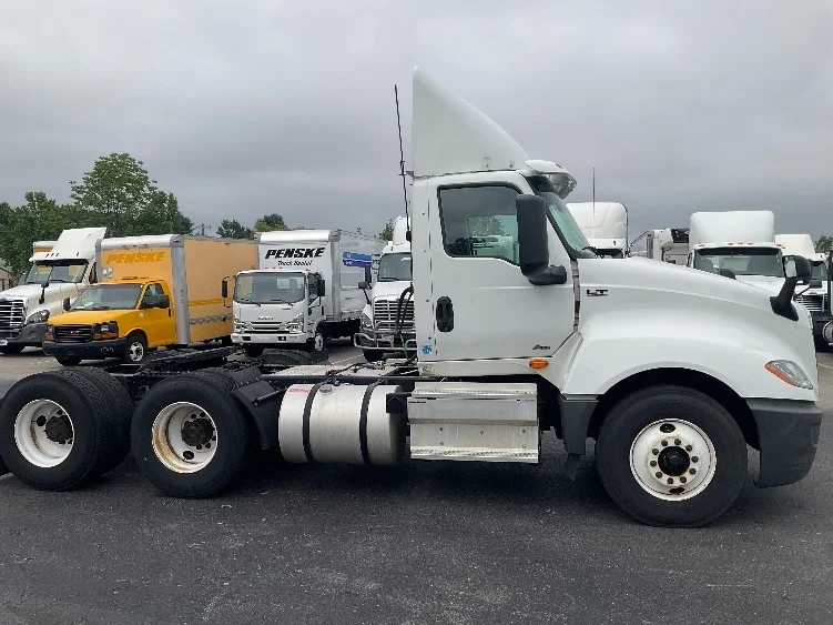 2019 International LT in Piqua, OH — photo 8