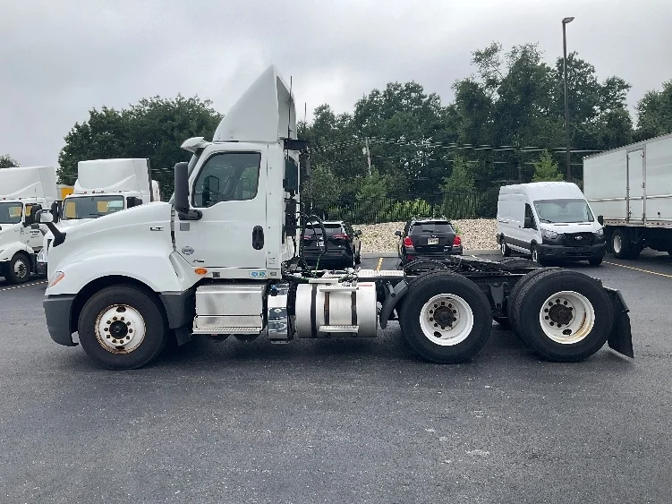 2019 International LT in Piqua, OH — photo 4