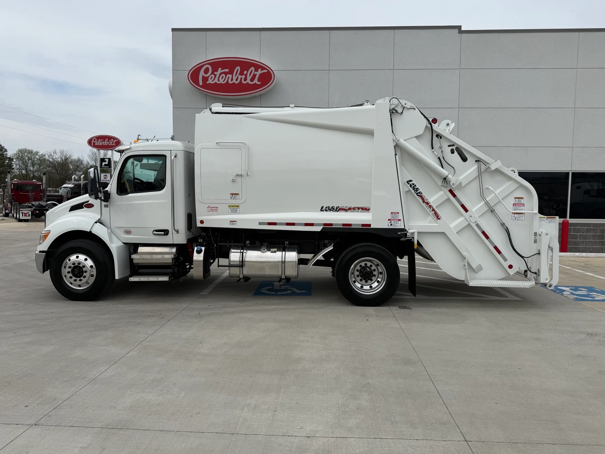2026 Peterbilt 536 in Lowell, AR — photo 2
