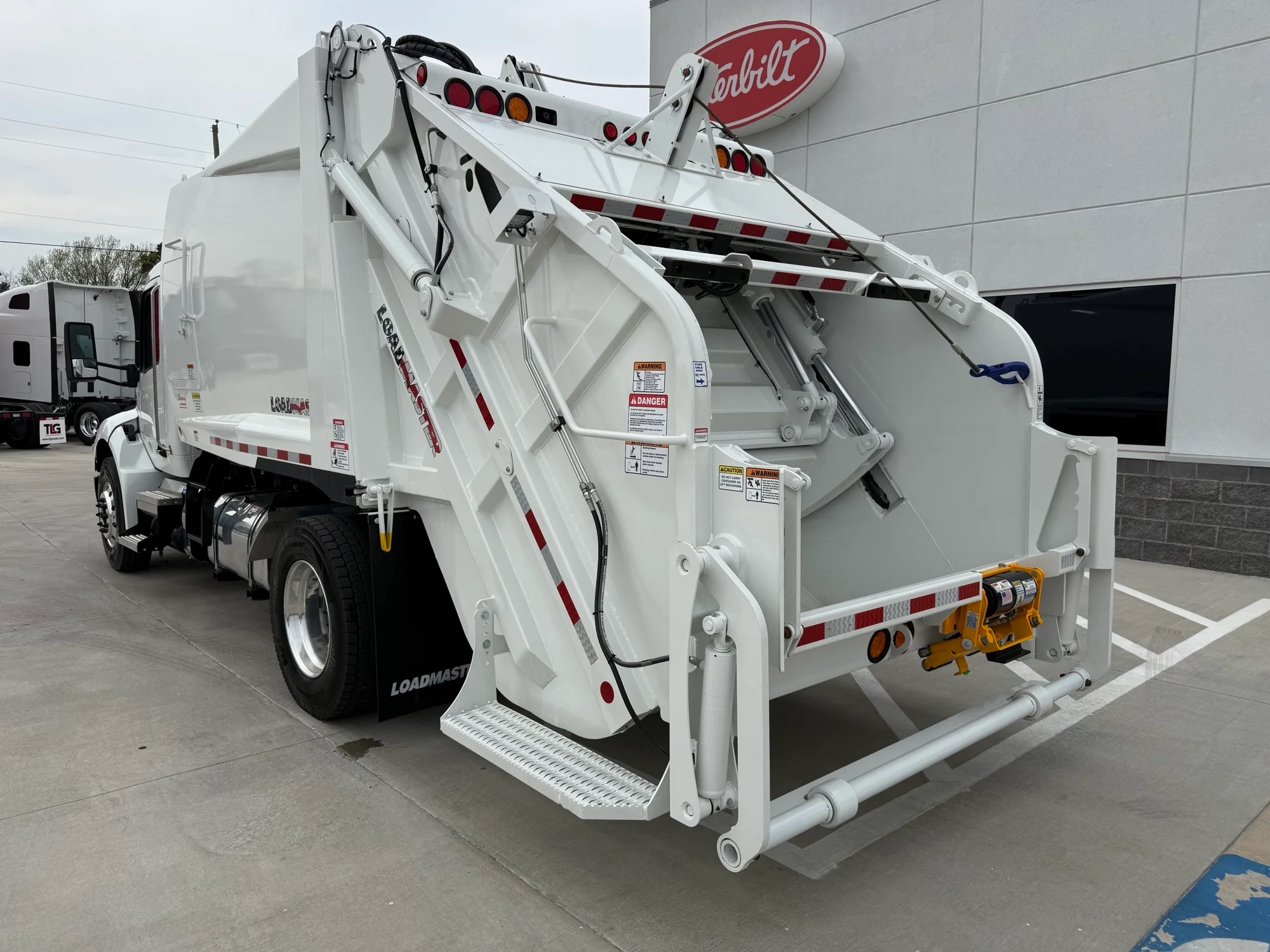 2026 Peterbilt 536 in Lowell, AR — photo 3