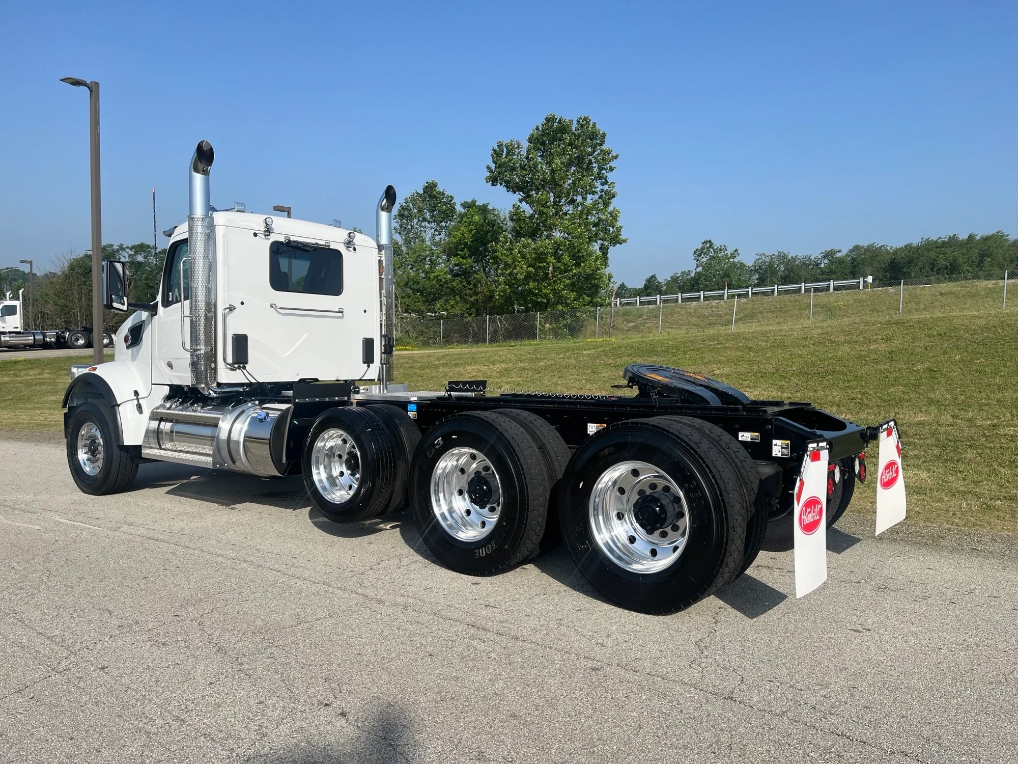 2027 Peterbilt 567 in Uniontown, PA — photo 2