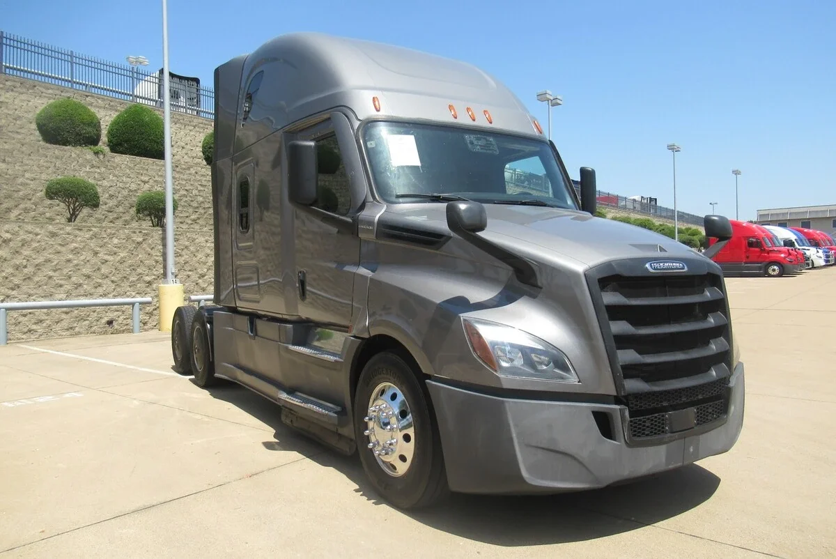 2021 Freightliner Cascadia — photo 2