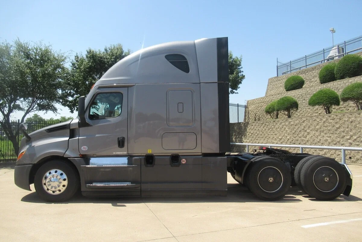 2021 Freightliner Cascadia — photo 6