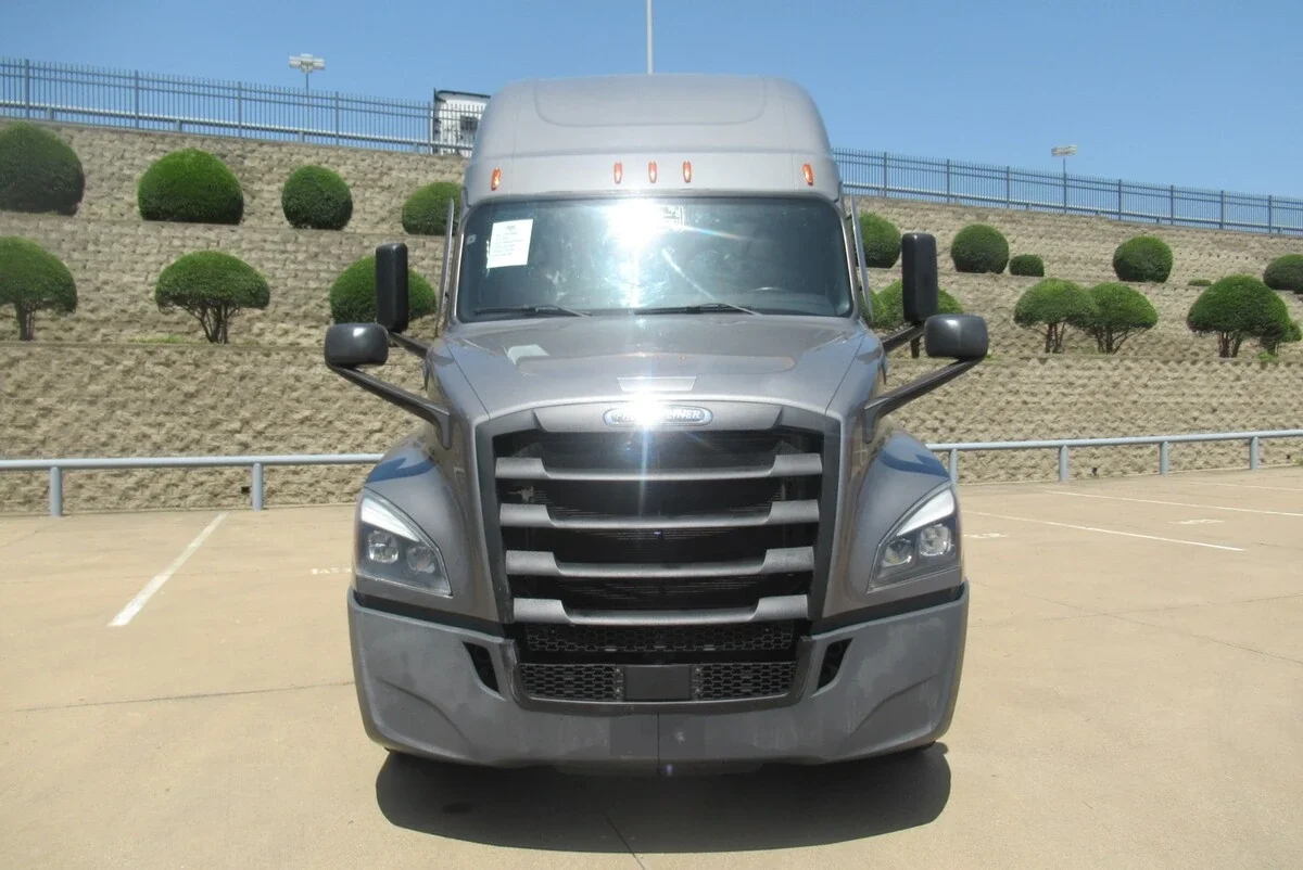 2021 Freightliner Cascadia — photo 7