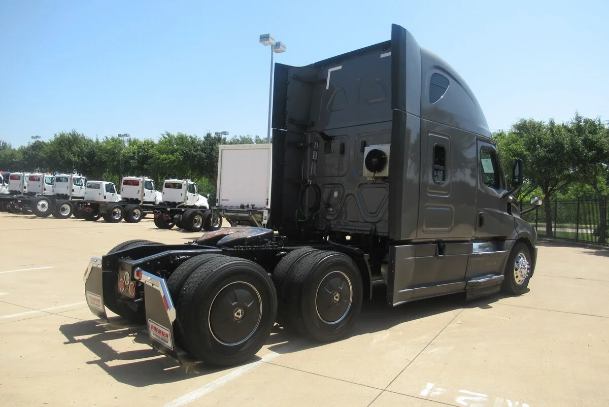 2021 Freightliner Cascadia — photo 4