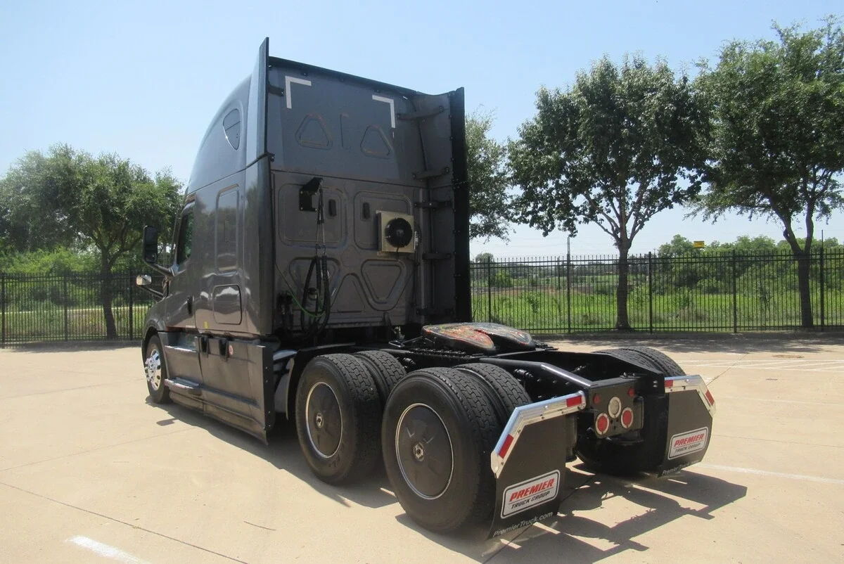 2021 Freightliner Cascadia — photo 3